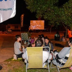 “Cine bajo las Estrellas”: otra propuesta de barrios que desarrolla el Gobierno Municipal