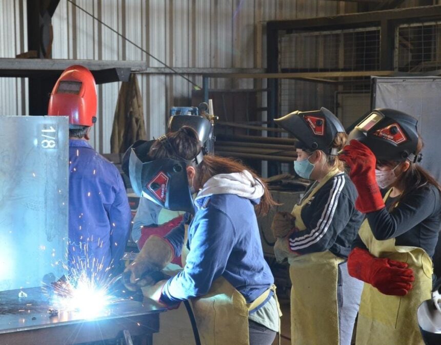 El Gobierno Municipal lanza la segunda edición del curso de Soldadura Eléctrica para Mujeres