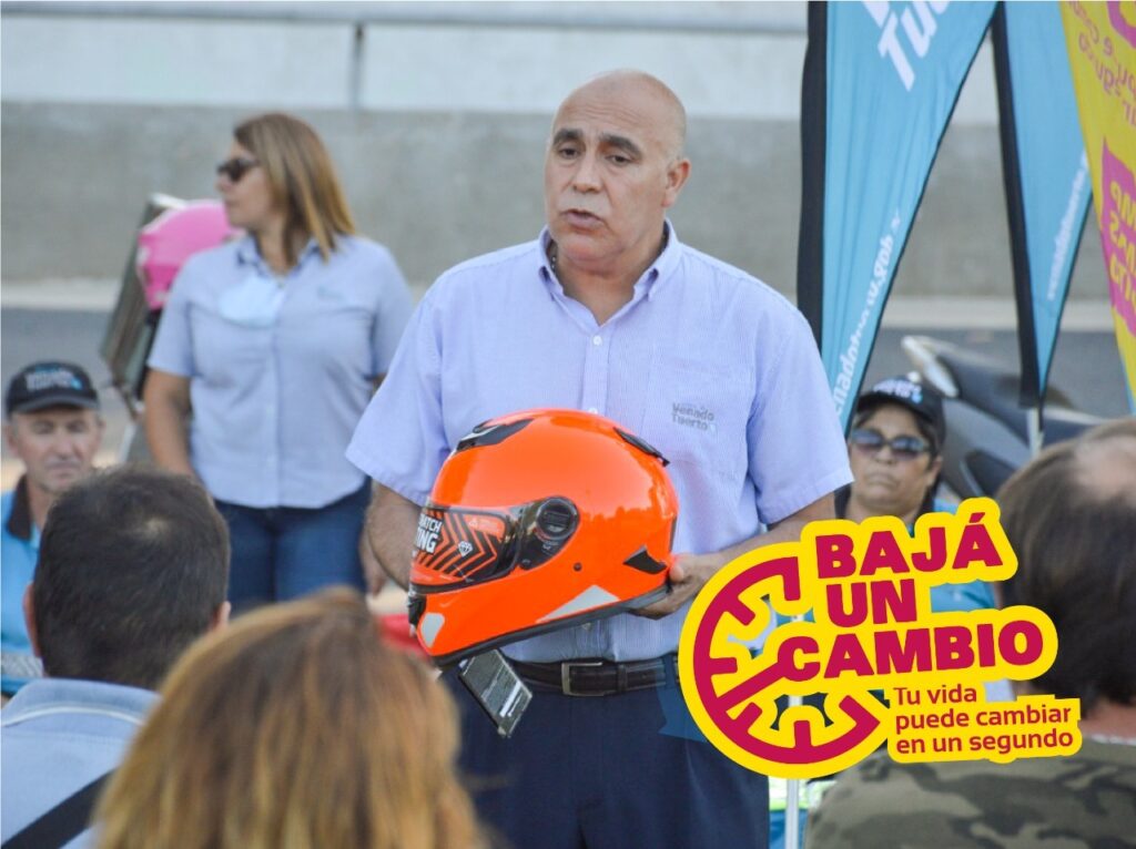 Se incrementa el uso del casco: el Gobierno Municipal hizo entrega a cadetes registrados