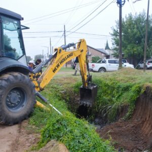 El Gobierno Municipal acelera tareas de mantenimiento y limpieza de desagües en los barrios
