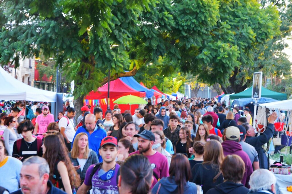 Más de 15 mil personas pasaron este sábado por el “Paseo de la Ciudad, Edición Aniversario”