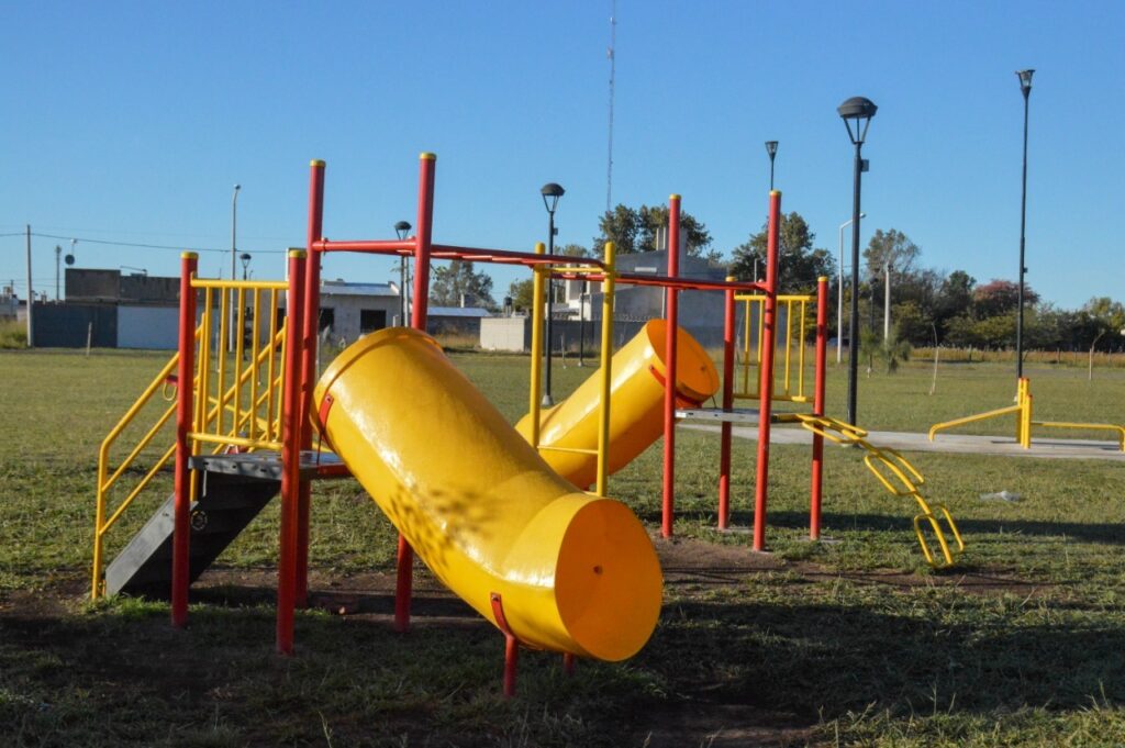 El Gobierno de Venado Tuerto equipará nueve plazas con modernos juegos infantiles