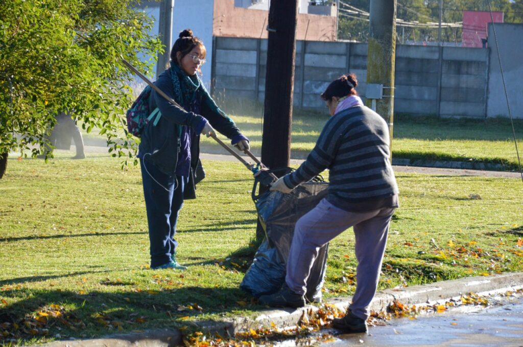 Tras la tormenta, jornada de intenso trabajo para el personal municipal de limpieza