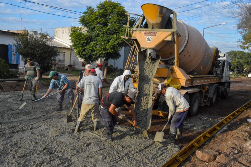 Más pavimento para las calles y barrios de Venado Tuerto