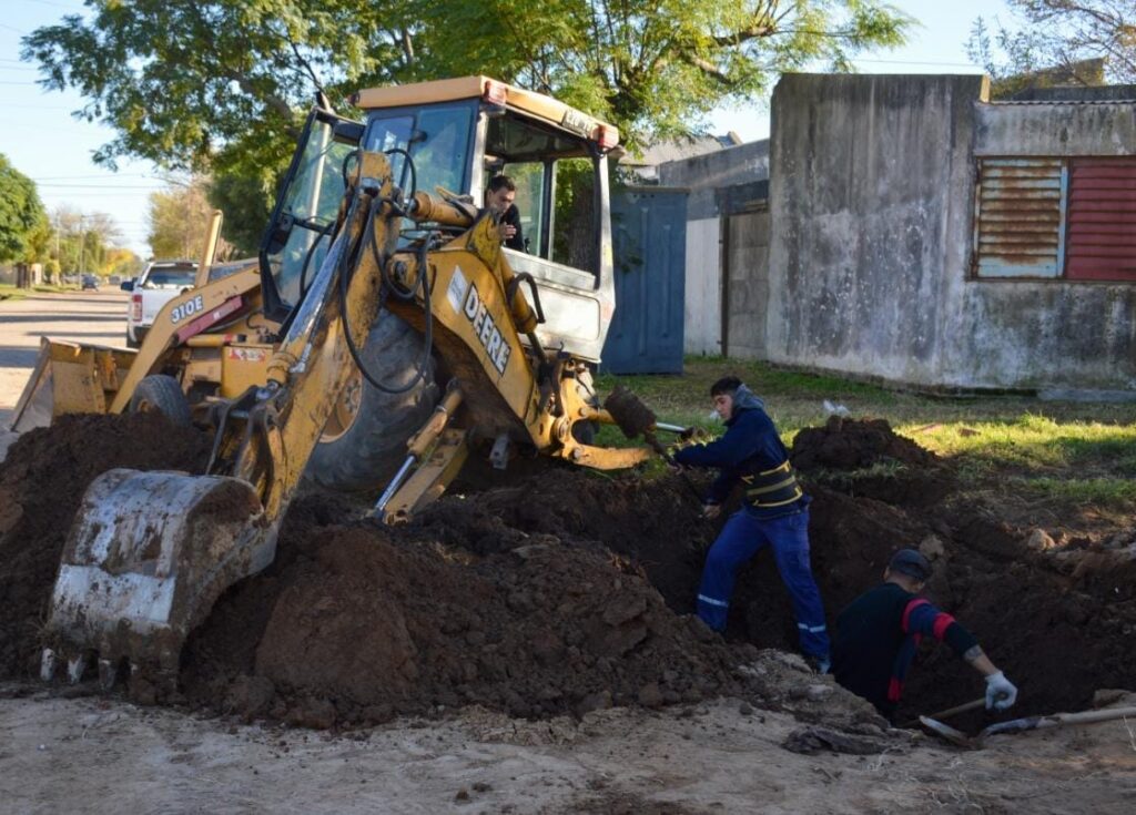 Mejora de desagües: el Municipio ejecuta importantes trabajos de entubado en los barrios