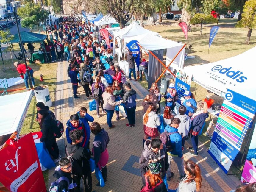 Más de 2 mil jóvenes participaron de la Expovenado Educativa 2022 en plaza San Martín