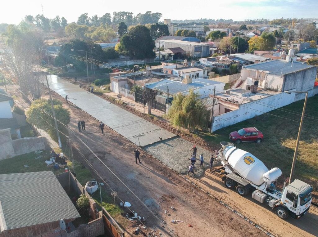 El Gobierno Municipal construye una nueva cuadra de pavimento en barrio Norte