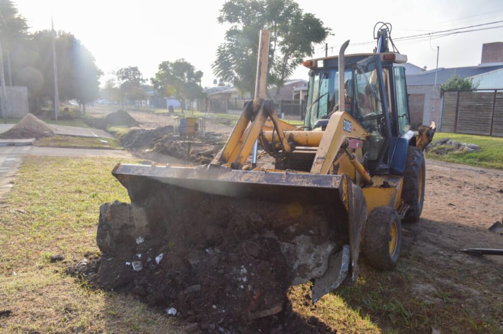 Desagües en los barrios: siguen los trabajos de limpieza y mantenimiento de canales y cunetas