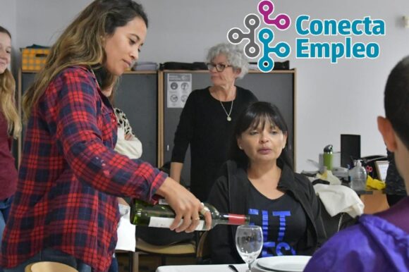 Conectar Empleo: el Gobierno Municipal capacita mozos para potenciar los servicios gastronómicos en la ciudad