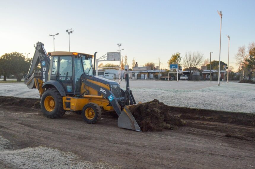 El Municipio prepara suelo y realiza moldeo para nuevas pavimentaciones