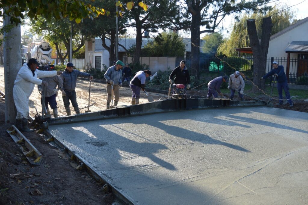 El Gobierno municipal mantiene el ritmo de pavimentación en la ciudad de dos cuadras por semana