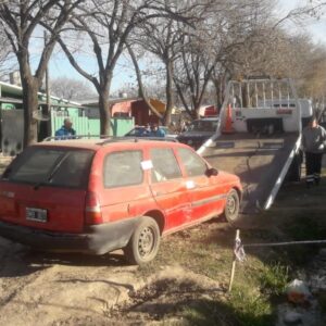 Una ciudad más limpia: el Gobierno Municipal volvió a retirar autos abandonados en la vía pública