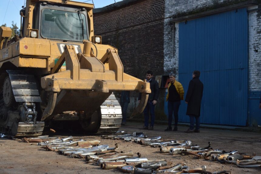 Orden: el Gobierno municipal destruyó 125 caños de escapes ilegales para reducir los ruidos molestos en la ciudad