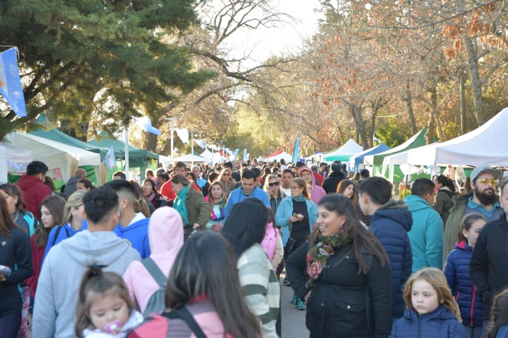 Domingo en plaza Fleming: el Paseo de la Ciudad se suma a la semana de la gastronomía francesa