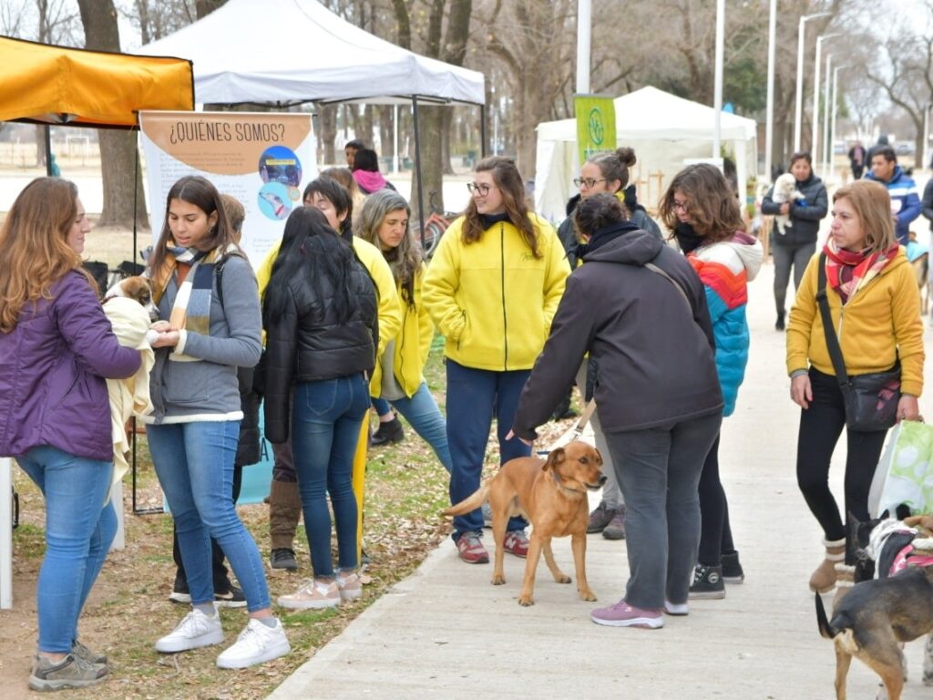 El “Venite al Parque” tuvo su feria mascotera, con vacunación y adopción de cachorros