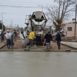 El Gobierno municipal efectúa obras de pavimento en dos centros de bocacalle El Gobierno municipal efectúa obras de pavimento en dos centros de bocacalle