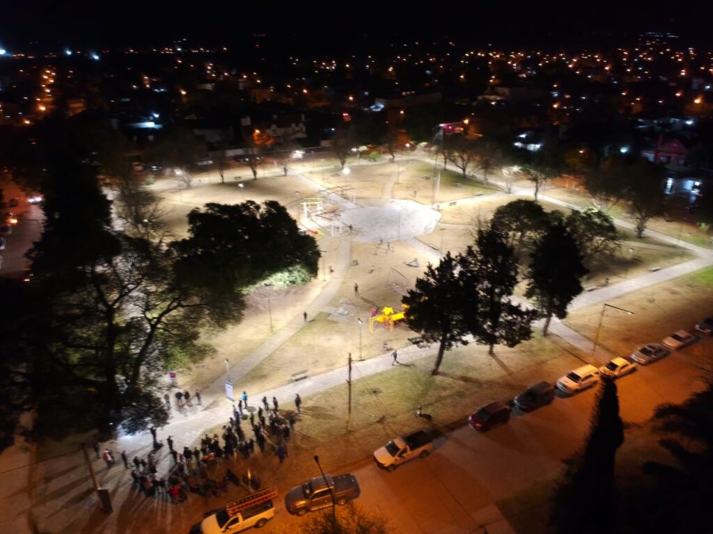 Plaza España renovada: el intendente Chiarella y la Cooperativa Eléctrica  inauguraron iluminación led y obras - Gobierno de Venado Tuerto