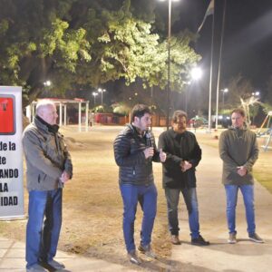 Plaza España renovada: el intendente Chiarella y la Cooperativa Eléctrica inauguraron iluminación led y obras