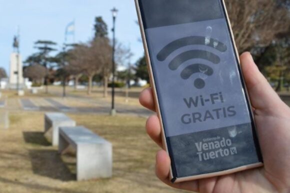 Esta semana el Gobierno municipal instaló internet gratis en dos plazas y seguirá implementando el servicio en otros espacios de la ciudad