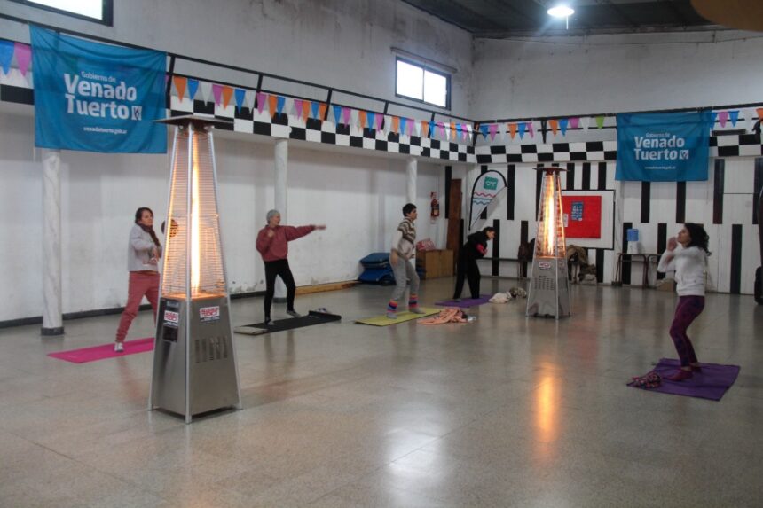 El Gobierno de Venado Tuerto celebró el Día Internacional del Yoga en el Club Talleres con gran asistencia de vecinos