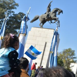 Con feria, desfile y acto, los vecinos de Venado Tuerto celebraron la Independencia en plaza San Martín