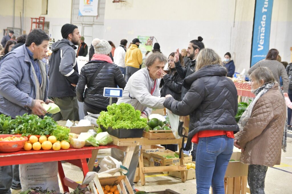 La feria municipal recreó el espíritu del histórico mercado de 1938 en las instalaciones del CEF