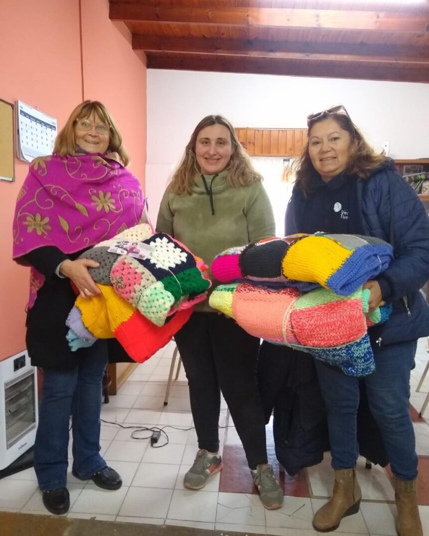 El “Tejetón Solidario” dio sus frutos, con frazadas destinadas a entidades de bien público El “Tejetón Solidario” dio sus frutos, con frazadas destinadas a entidades de bien público