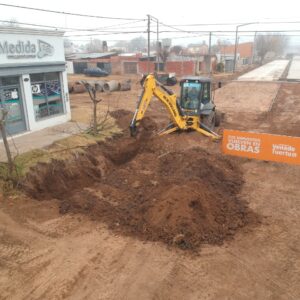 Intenso trabajo de hormigonado en una nueva cuadra de la ciudad Intenso trabajo de hormigonado en una nueva cuadra de la ciudad