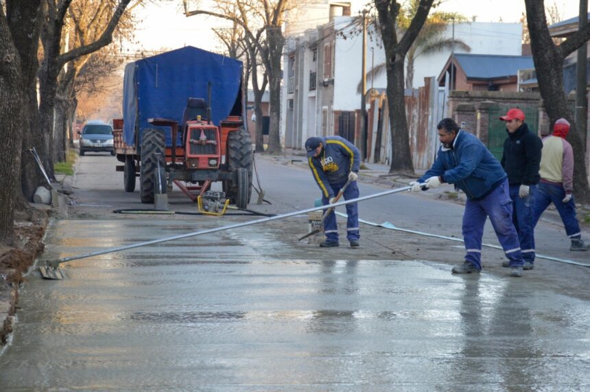 Intensa actividad municipal en el arreglo y mantenimiento de calles