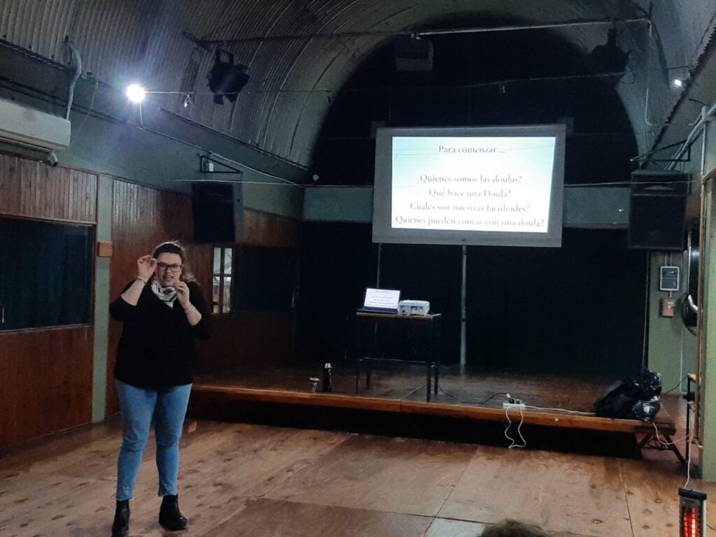 Doula disertó sobre nuestros derechos a un parto respetado