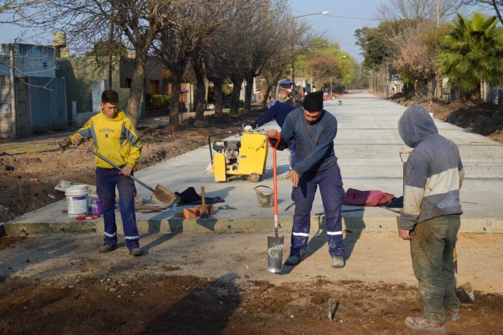 La obra pública municipal no se detiene: aumentan las tareas de arreglo de calles y hormigonado en los barrios