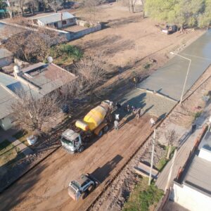 Más pavimento para la ciudad: el Municipio hormigonó una nueva cuadra en barrio Victoria