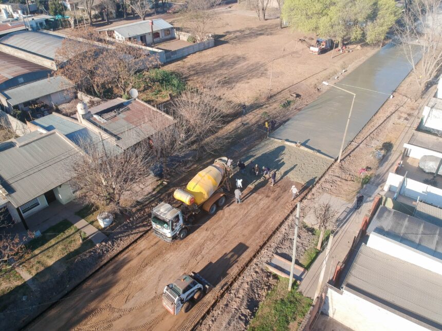 Más pavimento para la ciudad: el Municipio hormigonó una nueva cuadra en barrio Victoria