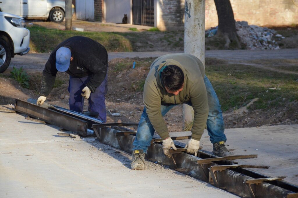 El Gobierno Municipal sigue ampliando la red de cordón cuneta en la ciudad