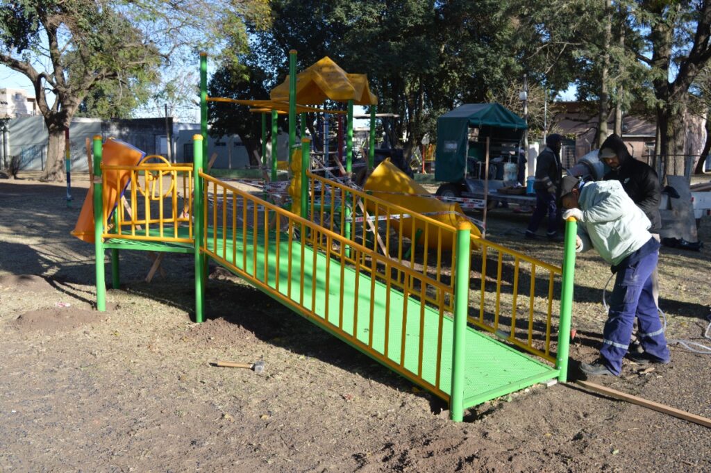 Sostenida labor de mantenimiento de espacios públicos y paseos