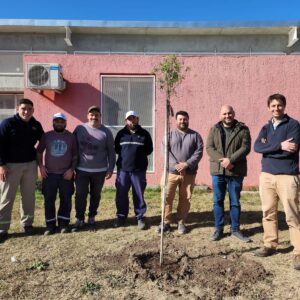 Plantación de árboles en los Jardines Municipales