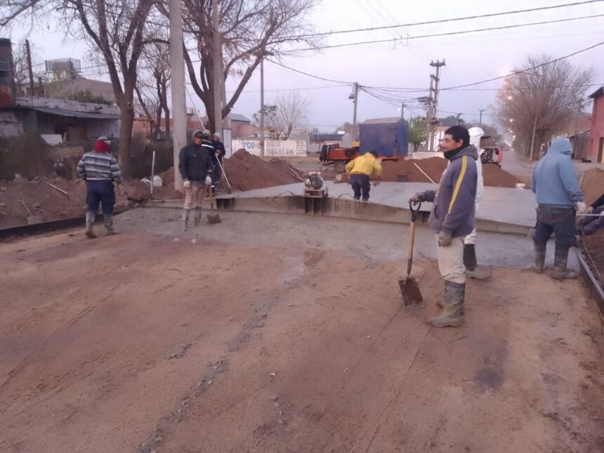 El Gobierno Municipal sigue ejecutando obras de pavimento en los barrios
