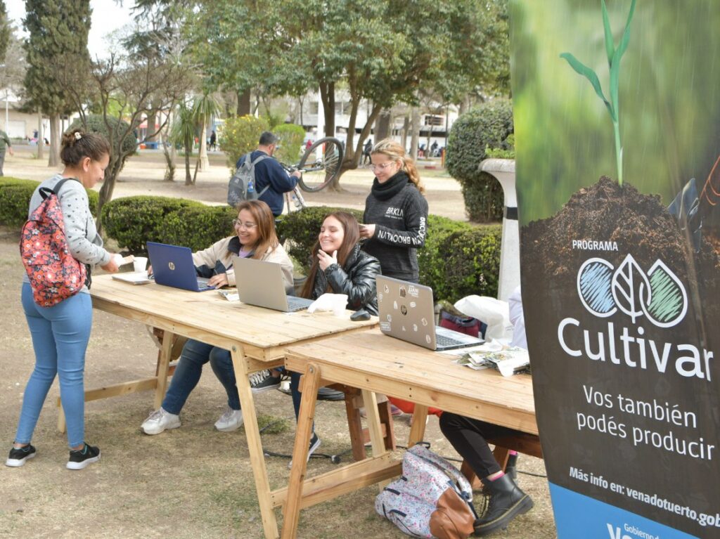 Se entregaron 600 kits de semillas en “Venite al Parque”