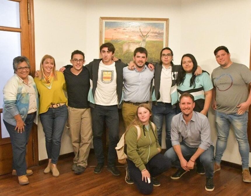 El intendente recibió a estudiantes que proyectan lanzar una sonda meteorológica