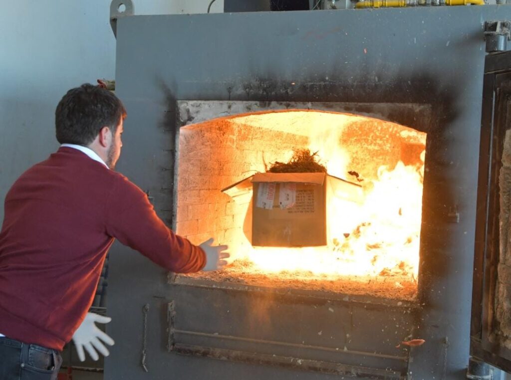 Lucha contra la droga: el intendente Chiarella, el Juzgado Federal y fuerzas de seguridad destruyeron 84 kilos de estupefacientes en el crematorio municipal