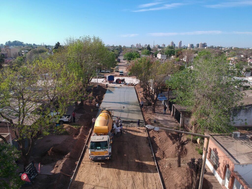 El Gobierno municipal realiza una nueva cuadra de hormigón y prepara el suelo para futuras obras