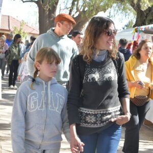 Con más de 120 emprendedores se desarrolló una nueva mega feria municipal en el corazón del barrio Rivadavia