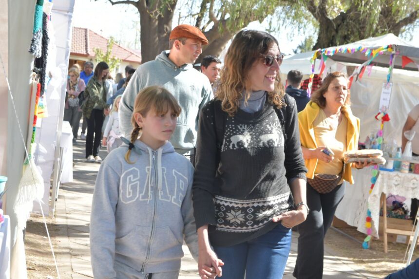 Con más de 120 emprendedores se desarrolló una nueva mega feria municipal en el corazón del barrio Rivadavia