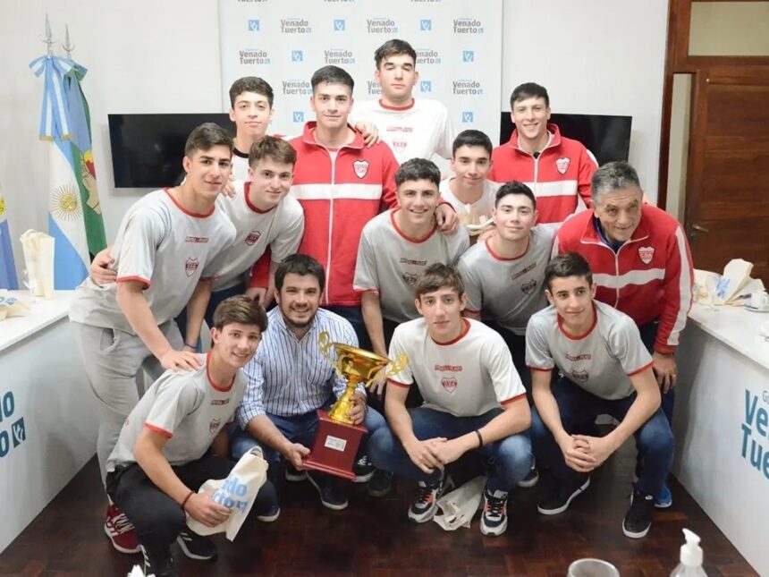 El Intendente recibió a campeones de básquet del Club Deportivo Atenas