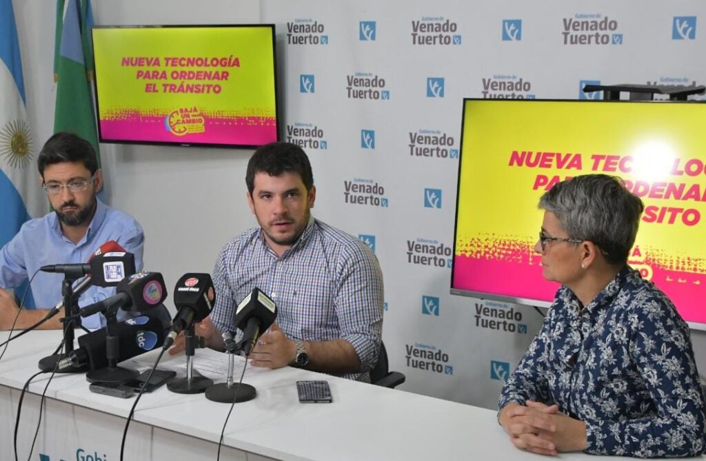 Más tecnología en las calles para disminuir siniestros y ordenar el tránsito: habrá radares y fotomultas en semáforos