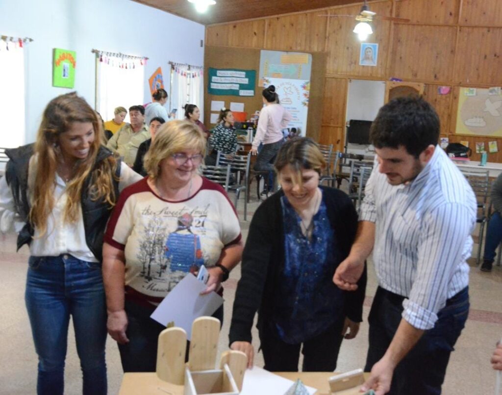 Oportunidades Municipales: se entregaron diplomas a los participantes del  Curso de Carpintería