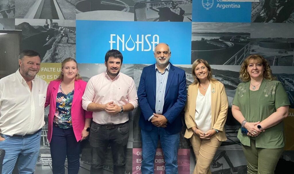 El intendente Chiarella viajó a Buenos Aires y se reunió con autoridades del ENOHSA para que se ejecute la ampliación de la red de cloacas en la ciudad