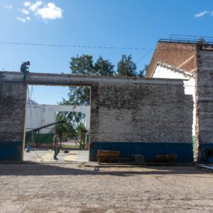 Apertura de calle Paz: el Municipio avanza con el desmantelamiento del viejo galpón de la Cooperativa que bloqueaba el paso