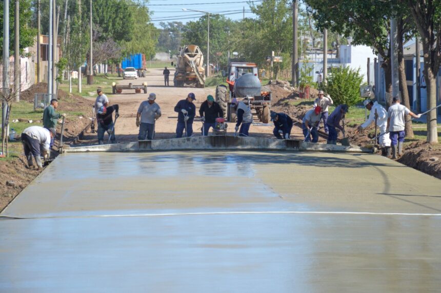 La misma noticia de cada semana pero en otra calle: el Municipio pavimentó una nueva cuadra en la ciudad