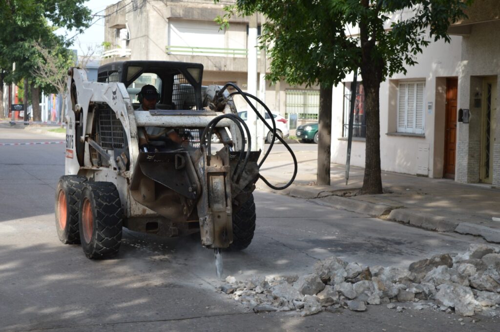 El Gobierno Municipal refuerza las tareas de bacheo y terminación en calles de pavimento